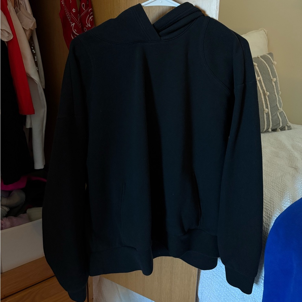 ZELLA BLACK HOODIE